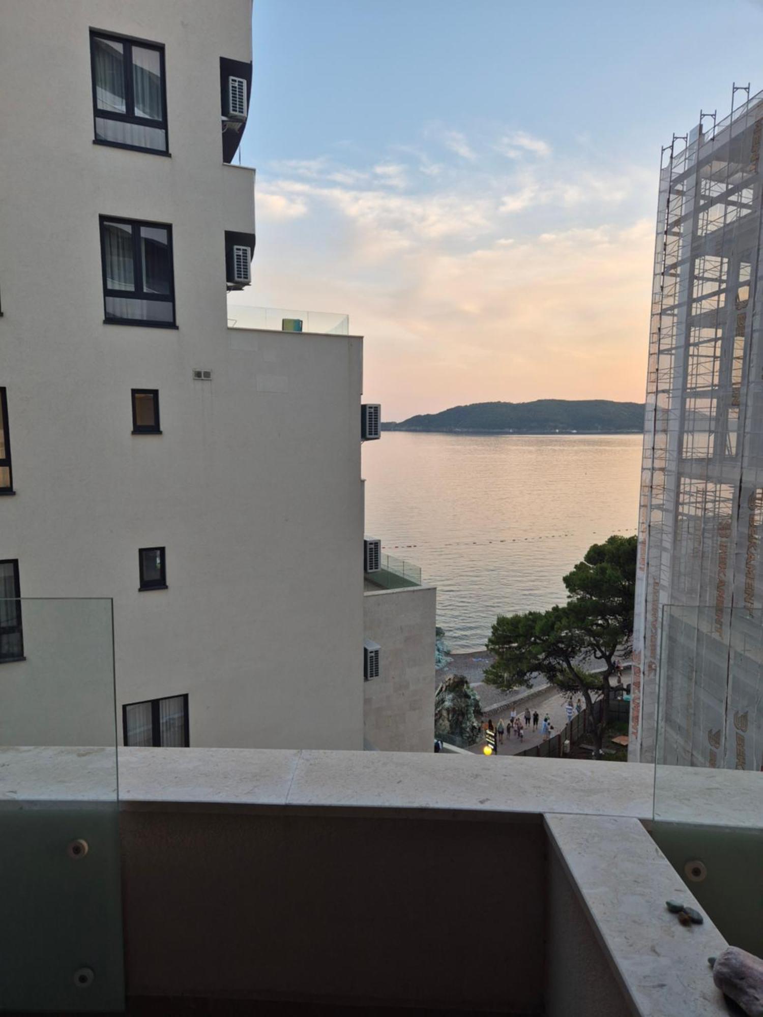 Apartment Rafailovici Beachfront 2 *