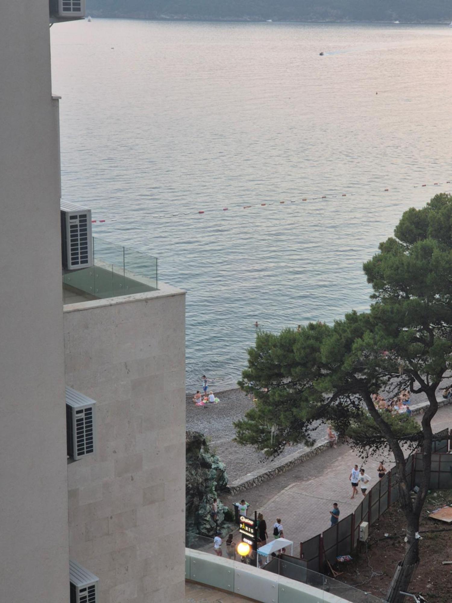 Apartment Rafailovici Beachfront 2